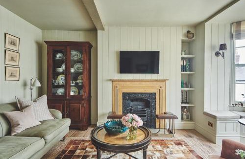 Cowes House | Harold House