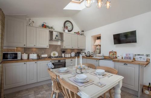 Fence House | Harpers Cottage