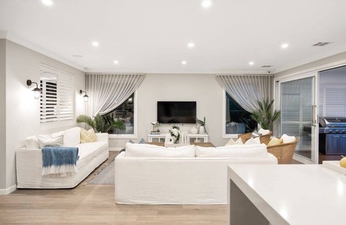 Werribee House | Harpley Estate - Luxurious Family Werribee Getaway