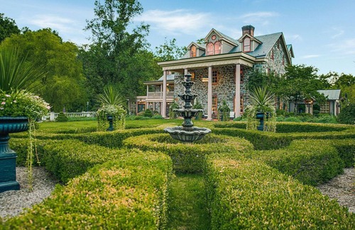 Elizabethtown House | Harriet Tubman Hideaway at Moonstone Manor