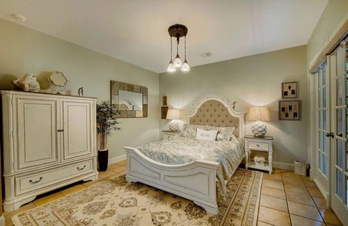 Elizabethtown House | Harriet Tubman Hideaway at Moonstone Manor