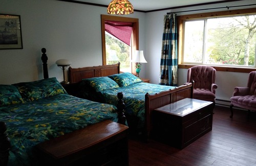 Harrison Mills Bed & Breakfast | Harrison Hammond House Farmstay