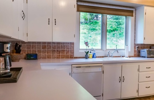 Harrison Cabin | Harrison Hideaway, near CDA Walk to Trails & Lake!