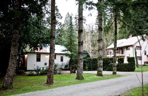 Kent House | Harrison Hot Springs: Vacation Rentals in South Garden