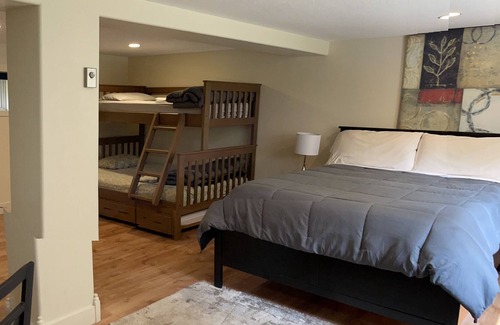 Kent House | Harrison Hot Springs: Vacation Rentals in South Garden