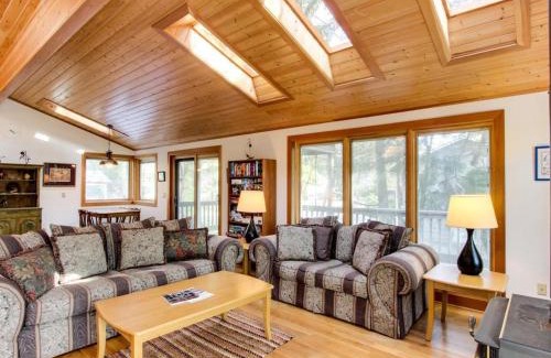 Downtown Cannon Beach House | Harrison Loft
