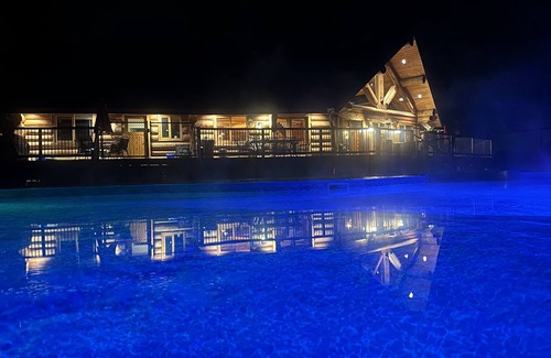 Kent Ski Chalet | Harrison Oak Chalet/5 minutes to Harrison Lake, with game room & deck