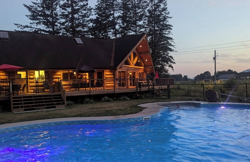 Kent Ski Chalet | Harrison Oak Chalet/5 minutes to Harrison Lake, with game room & deck