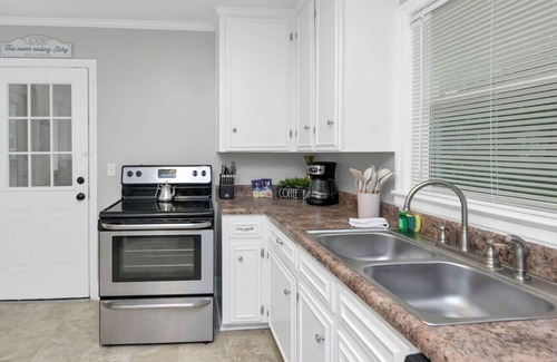 Forest Acres House | Harrison Patio Haven | 2BR 1 BA | Near Ft Jackson