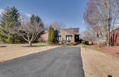 Harrisonburg House | Harrisonburg Home with Deck - 2 Mi to JMU!