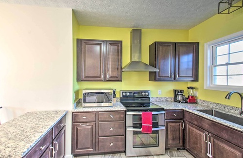 Harrisonburg House | Harrisonburg Retreat w/Hot Tub ~ 2 Mi to JMU