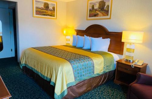 Harrisonville Hotel | Harrisonville Inn & Suites