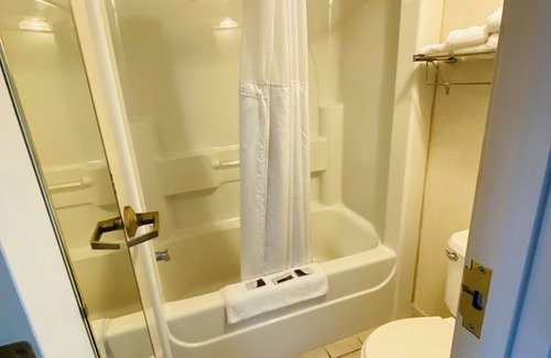 Harrisonville Hotel | Harrisonville Inn & Suites