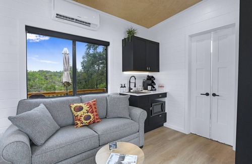 Dripping Springs Cottage | Harrod's Hill Country Hideaway - The Sunflower
