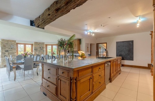 Ripley House | Harrogate House Retreat - Sleeps 31, Steam Room, 2 Hot tubs