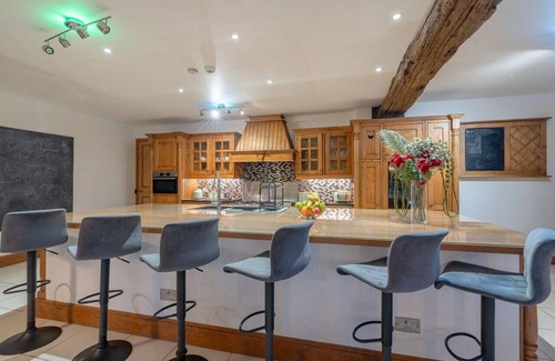 Ripley House | Harrogate House Retreat - Sleeps 31, Steam Room, 2 Hot tubs