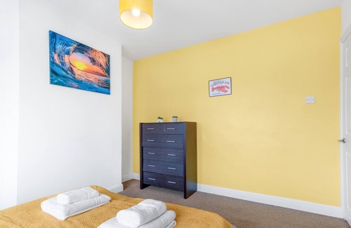 Wealdstone House | Harrow House 3 Bedrooms 2 Bathrooms Off-road Parking