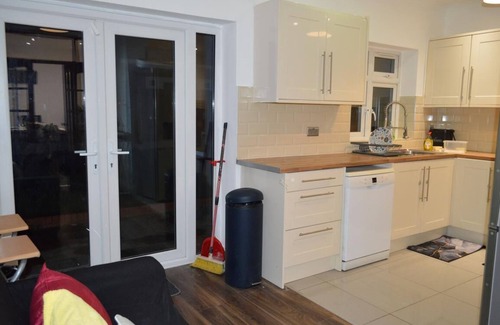 Roxeth House | Harrow/Sleeps10/PrivateGarden/3BR/FreeParking/WiFi
