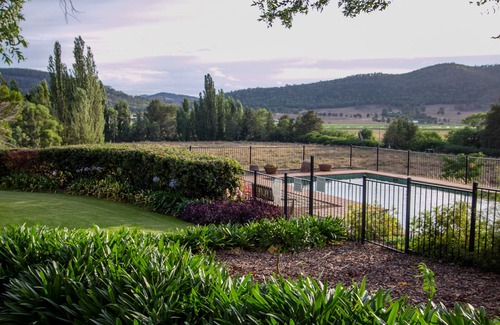 Burrundulla House | Harrowfield Homestead - Spacious Private Retreat