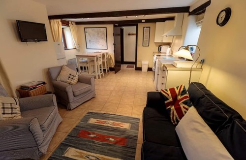 Peak District Cottage | Harry Eyre Cottage, a Stunning Location With Fabulous Views of Mam Tor