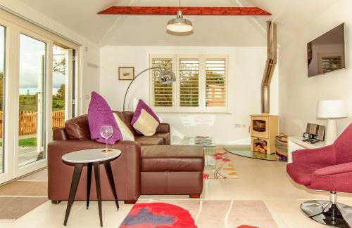Hunston Bed & Breakfast | Harry's at Spire Cottage Dog friendly cottage