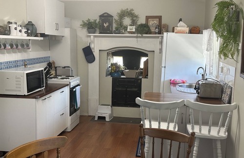 Murtoa Cottage | "Harry's Place" Cottage