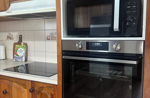 Shepparton House | Harry's Place -Easy Access Stay