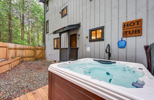 Burley House | Harstine Island Home with Hot Tub and Beach Access!