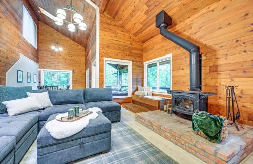Burley House | Harstine Island Home with Hot Tub and Beach Access!
