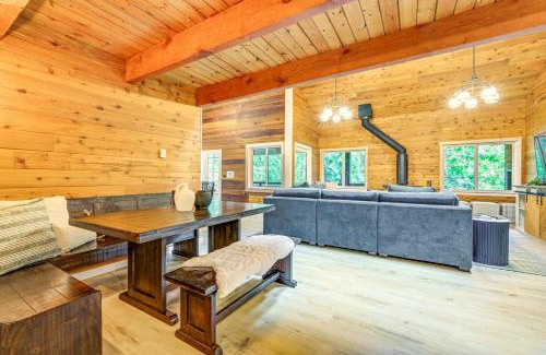 Burley House | Harstine Island Home with Hot Tub and Beach Access!