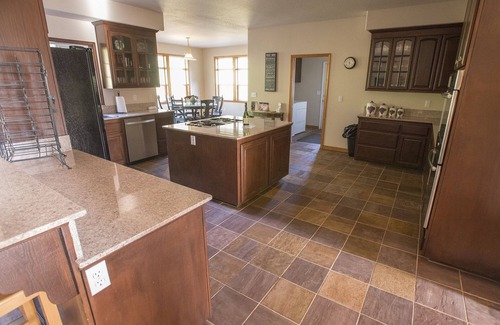 Lotus House | Hart 2 Hart Vineyards Winery Estate Farmhouse: Beauty in Coloma Valley