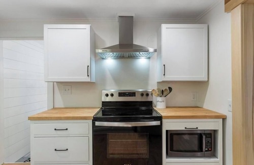 Good Hart House | Hart and Soul: 2 BR, 1 BA House in Harbor Springs, Sleeps 4