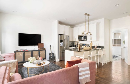 Chestnut Hill Cottage | Hart Suite 15 by Avantstay Gorgeous Town House w/Modern Amenities in Nashville!