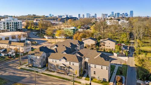Chestnut Hill Apartment | Hart Suite Buyout 6 by AvantStay Two Nashville Town Houses w Stunning Amenities Design