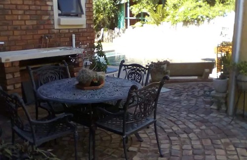 Schoemansville Apartment | Hartbeespoort Dam Getaway Apartment