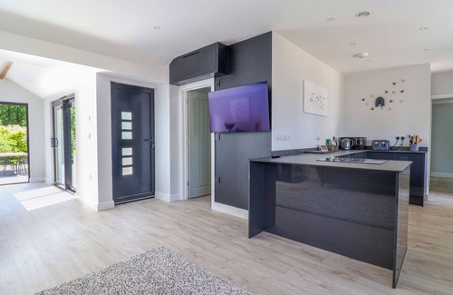 Axminster Cottage | HARTGROVE FARM BUNGALOWS, pet friendly, with open fire in Musbury