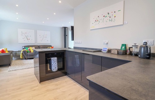 Axminster Cottage | HARTGROVE FARM BUNGALOWS, pet friendly, with open fire in Musbury