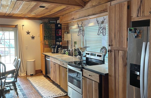 Townville House | Hartley’s Haven on beautiful Lake Hartwell