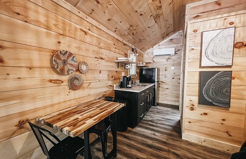 Hartwell RV Rental | Hartwell Cabins and RVs is located in the serenity of the woodlands! This newly built 450 sq