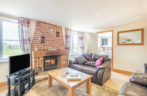 Grundisburgh Cottage | HARVEST MOON, family friendly, with open fire in Grundisburgh