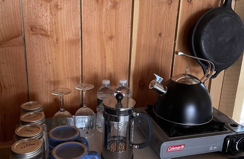 Prattsburgh Cabin | HARVEST MOON - ROMANTIC - OFF GRID - WINE TRAIL CABIN - Pet Friendly! 4 Seasons