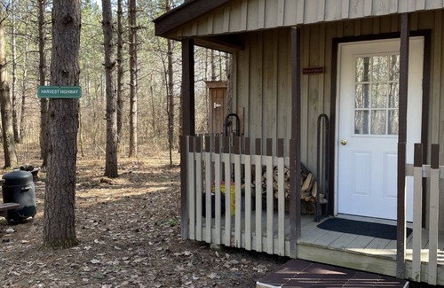 Prattsburgh Cabin | HARVEST MOON - ROMANTIC - OFF GRID - WINE TRAIL CABIN - Pet Friendly! 4 Seasons