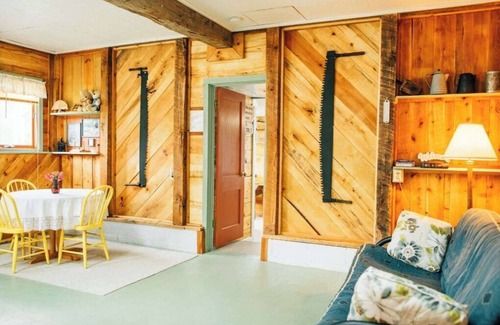 Le Roy Bed & Breakfast | Harvest Village: "A Cool Farm with Warm Hospitality"
