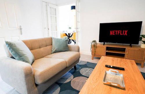 Witney House | Harvest Way House Shortlets