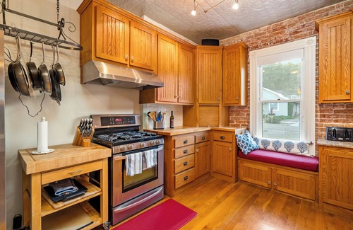 Paso Robles House | Harvest Wine Month Openings! Perfectly Paired Getaway with Pool & Hot Tub -Tolle