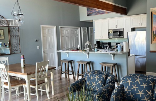 Harvey Cedars House | Harvey Cedars Gem! Walk to the bay, the beach and or the park!