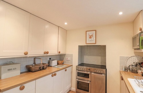 Hovingham Cottage | HARWOOD COTTAGE, family friendly, with open fire in Hovingham