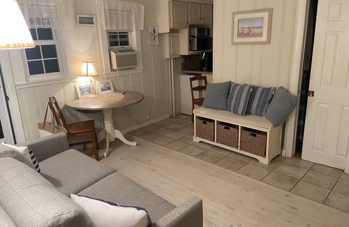 Bass River Cottage | has pool-1/2 mile to beach