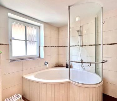 Ruhpolding Apartment | Hasenchalet Ruhpolding, familienfreundlich, Badewanne, Chiemgau-Karte inklusive