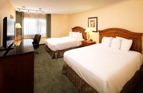 Wenatchee Resort | Hassle-free Stay! 3 Pet-friendly Units, Swimming Pool, Free Parking!